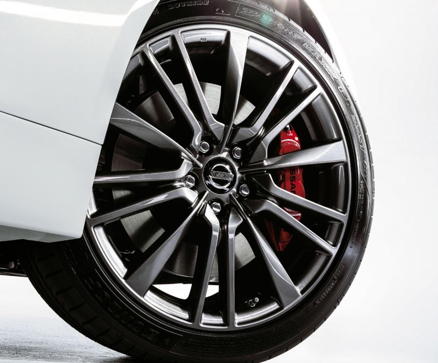 Колеса Nissan Skyline 400R (V37) 2019 года  (JP) (фото 4 из 9)
